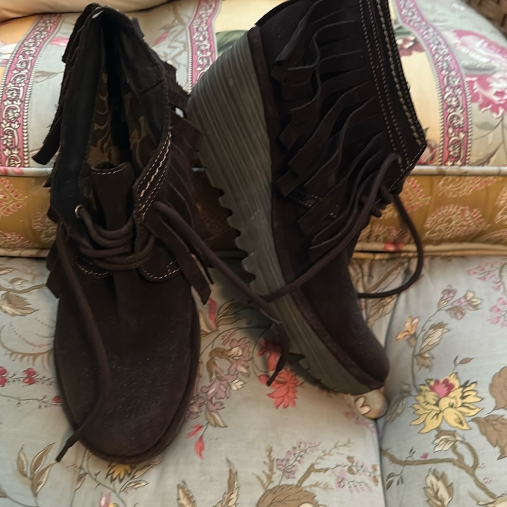 Fly London Fringe Bootie, Brown Suede, Sz 8/39, EUC